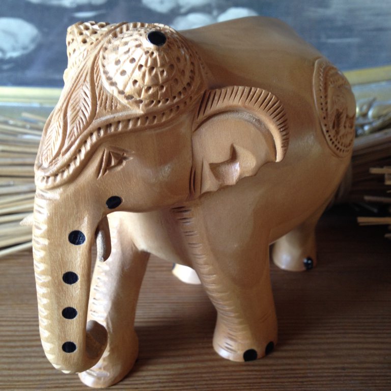 Elefant Holz mit Einlagen