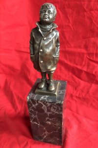 kleiner Junge  Bronzeskulptur Paris