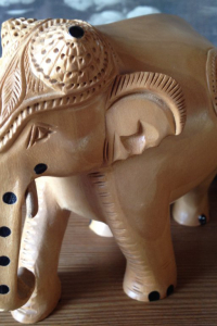 Elefant Holz mit Einlagen