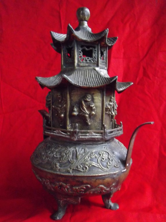 Pagode Bronze mit 8 Unsterblichen Weihrauchbrenner China