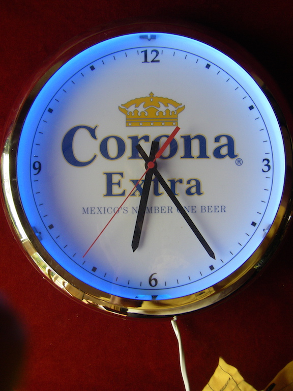 Corona Neon Uhr