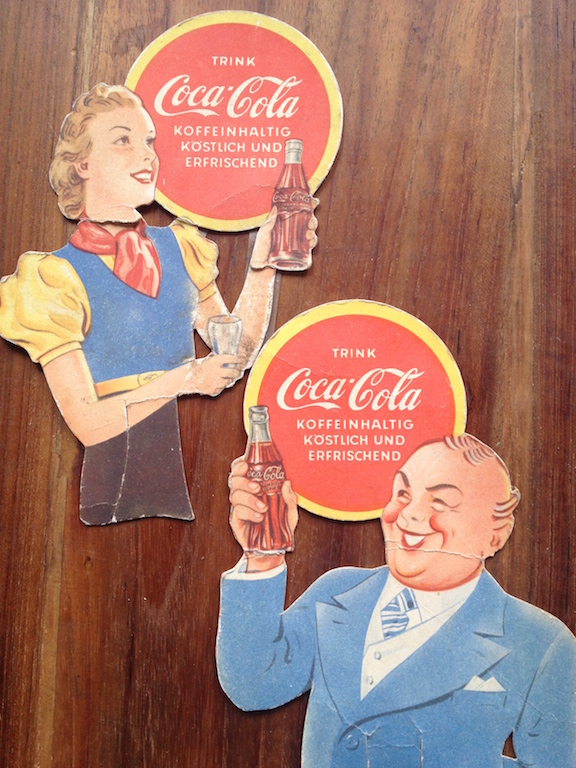 Coca Cola Flaschenaufsetzer Pappe