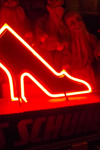 Neon Schuh