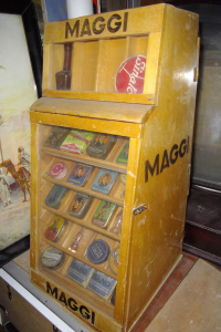 Maggi Vitrine