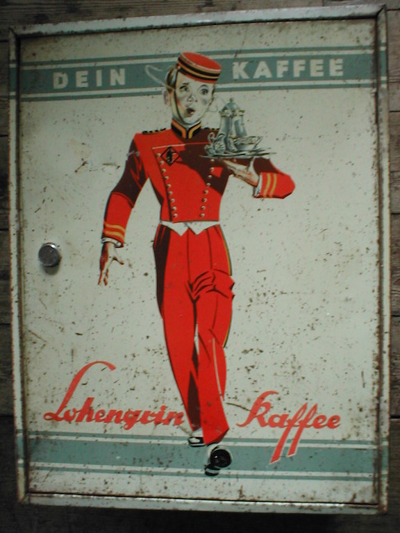 Lohengrin Kaffee Vitrine